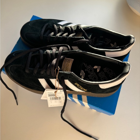 Black Adidas Spezial - Picture 2 of 4